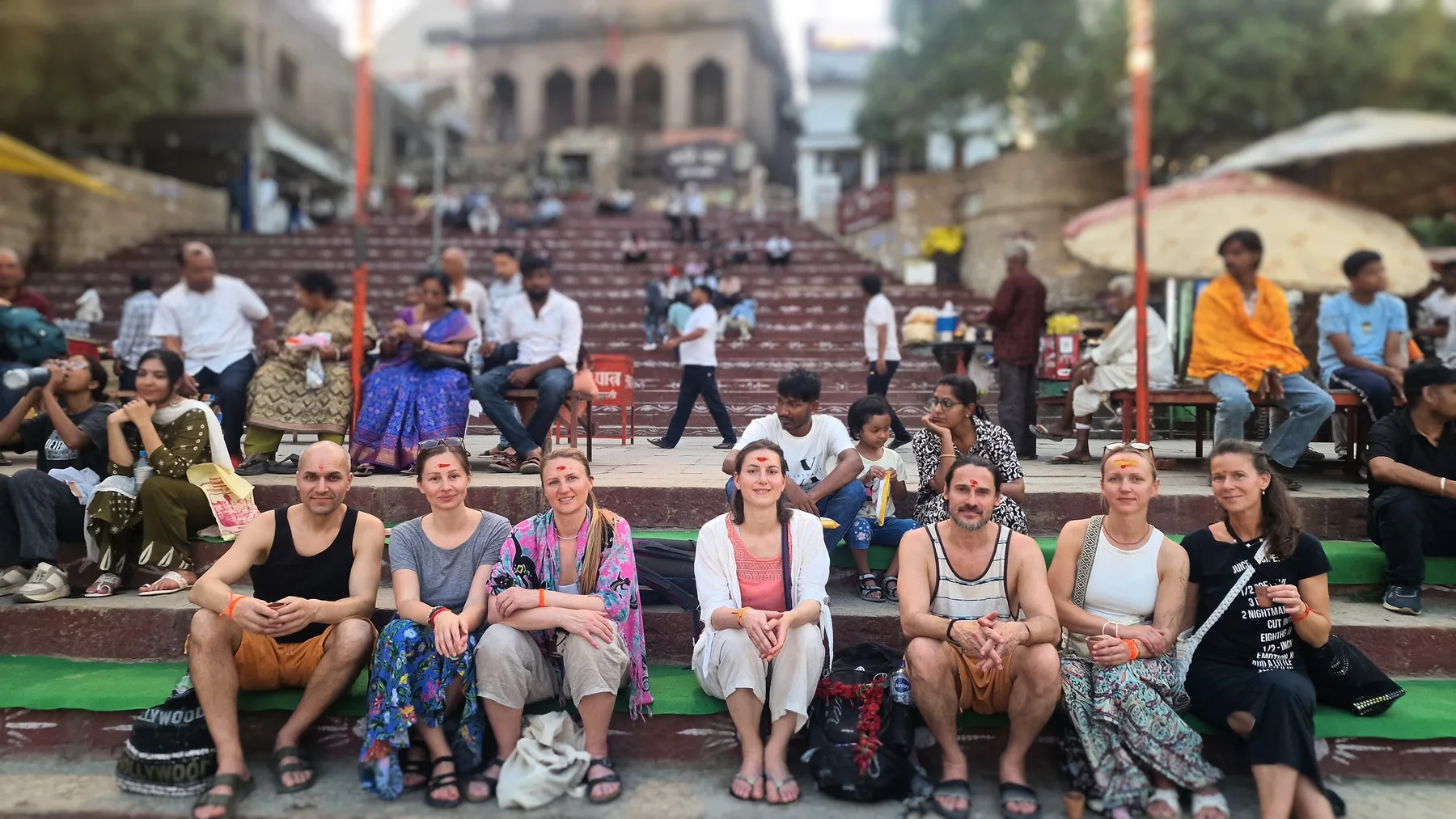 Skupina pri Gange vo Varanasi