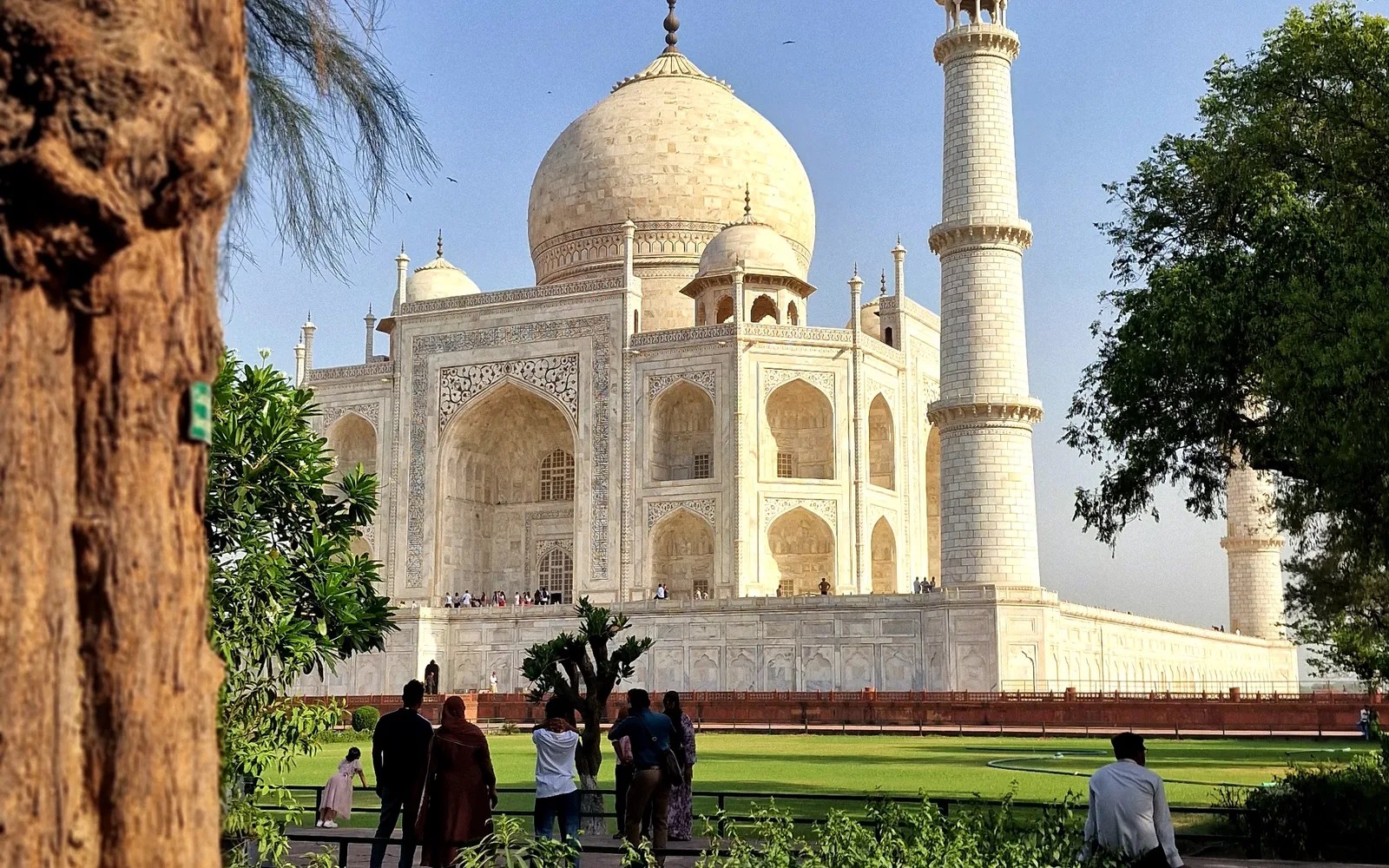 Taj Mahal v Agre