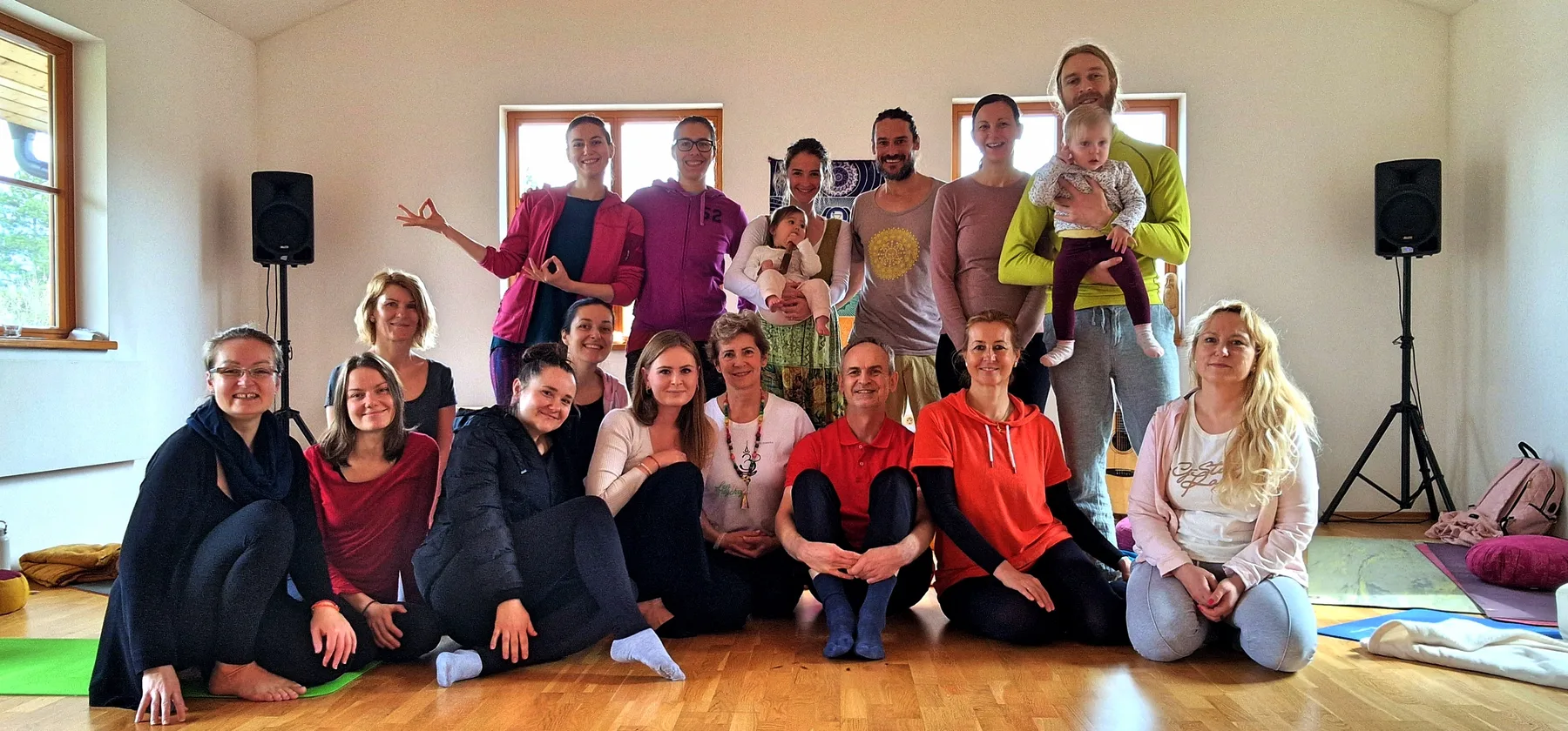 Účastníci Yoga Spirit Víkendu